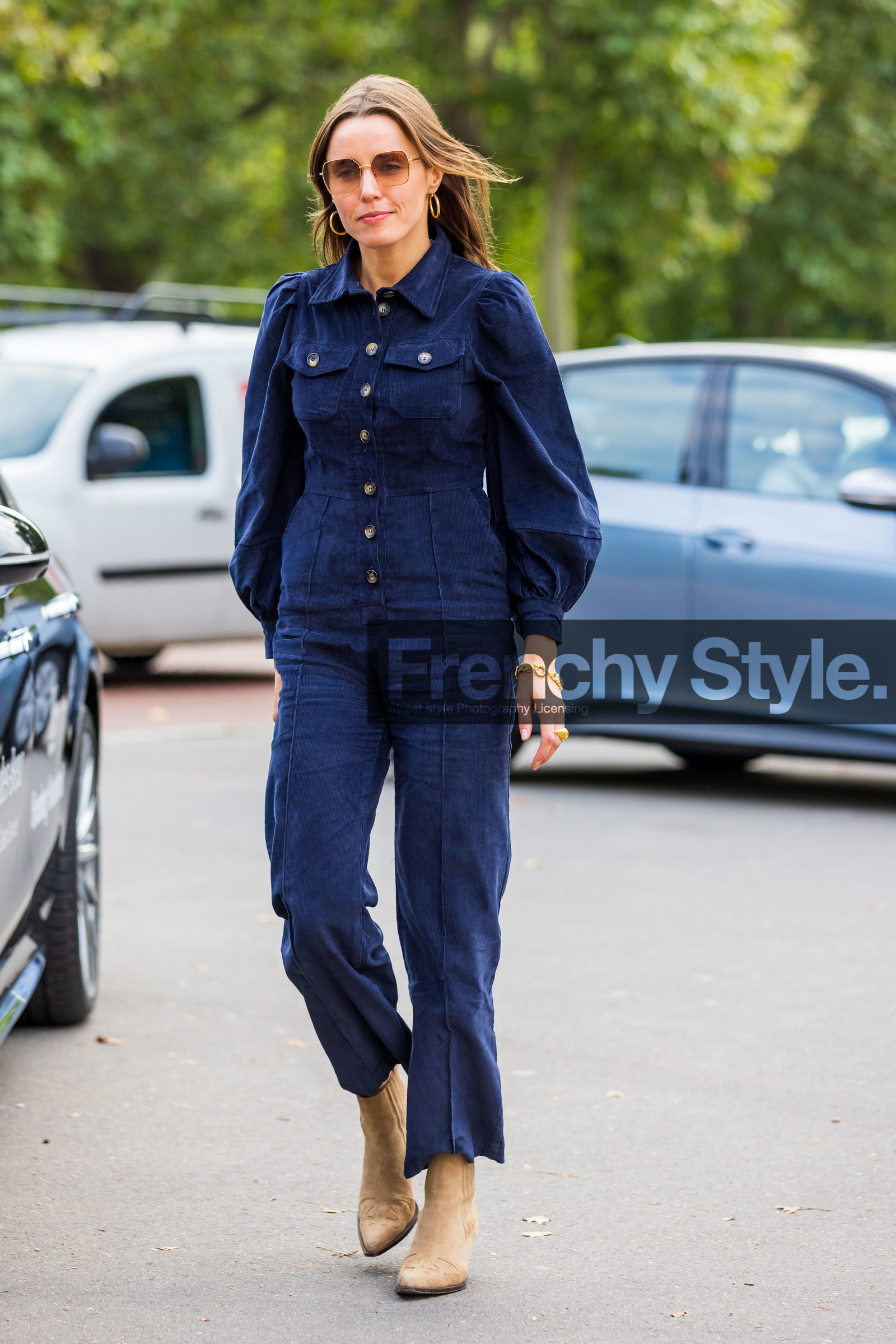 sunglasses, jumpsuit, blue, bottines, corduroy jumpsuit, fashion week, frenchystyle, FW, jonathan paciullo, street style, SS 22, SPRING SUMMER 2022, LFW, LONDON, vertical, full length
