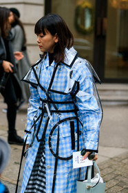 blue dress, checked, gingham, graphic dress, leather bag, plaid, printed dress, transparent coat, trench coat, street style, jonathan paciullo, FW, frenchystyle, fashion week, LFW, LONDON, AUTUMN WINTER 2019-2020, AW 19-20, FW 19-20, FALL WINTER 2019-2020, vertical, atmosphere details, detail