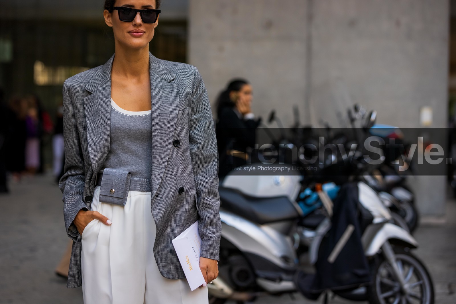 Alexandra Riviere, belt bag, blazer, croco belt, grey belt, grey blazer, grey top, sunglasses, tartan blazer, white pants, fashion week, frenchystyle, FW, jonathan paciullo, street style, MFW, MILAN, SPRING SUMMER 2022, SS 22, horizontal, atmosphere details, detail