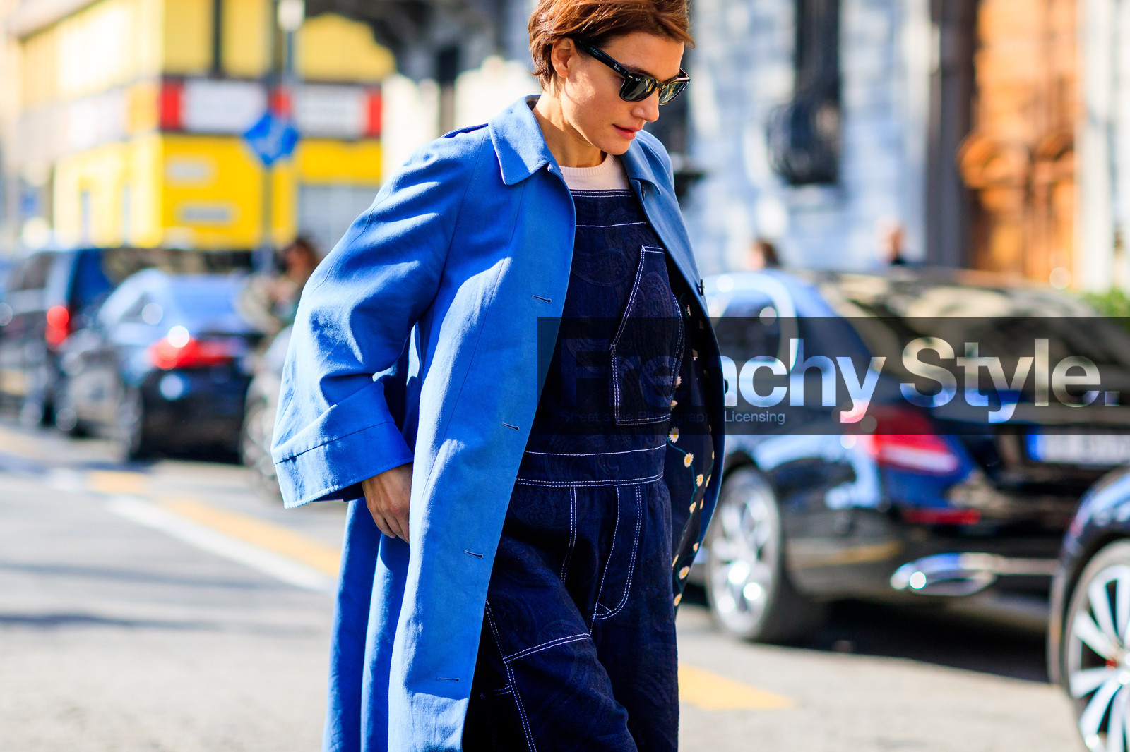 atmosphere details, AUTUMN WINTER 2017-2018, AW 17-18, blue denim, blue jacket, blue overall, denim overall, detail, FALL WINTER 2017-2018, fashion week, frenchystyle, FW, FW 17-18, horizontal, jeans, jonathan paciullo, MFW, MILAN, street style, sunglasses, trousers