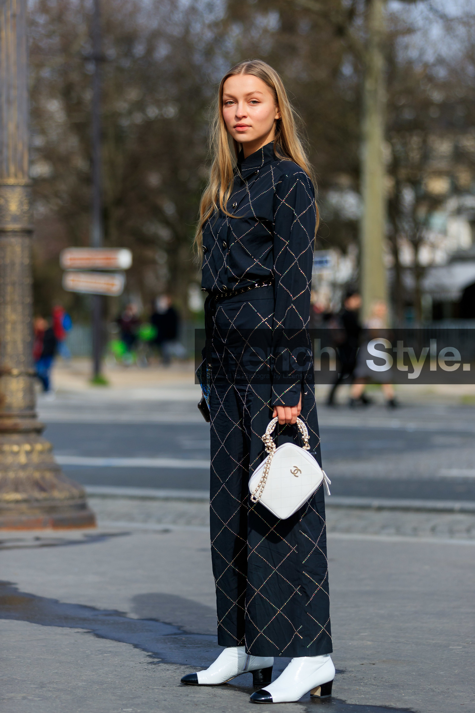 regina anikiy, black shirt, black pants, checked pants, checked shirt, strassed shirt, strassed pants, white leather boots, white leather bag, black leather boots, bicolor boots, kitten heels boots, hand bag, quilted bag, chanel bag, chanel boots, chanel shirt, chanel pants, fashion week, frenchystyle, FW, jonathan paciullo, street style, PFW, PARIS, vertical, full length