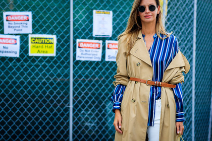 atmosphere details, blue shirt, brown belt, Clara Racz, denim pants, detail, fashion week, frenchystyle, FW, graphic shirt, horizontal, jeans, jonathan paciullo, leather belt, NEW YORK, NYFW, off the shoulder, printed shirt, SPRING SUMMER 2018, SS 18, street style, striped shirt, sunglasses, trench coat, trousers, white denim