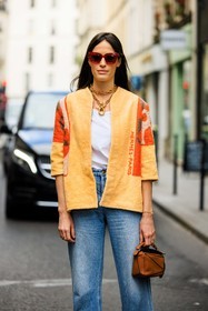 red sunglasses, orange blazer, white tshirt, golden neckla ce, low rise jeans, loewe bag, brown bag, astrid boutrot, street style, jonathan paciullo, FW, frenchystyle, fashion week, AUTUMN WINTER 2022-2023, FALL WINTER 2022_2023, FW 22-23, PFW, PARIS, vertical, detail