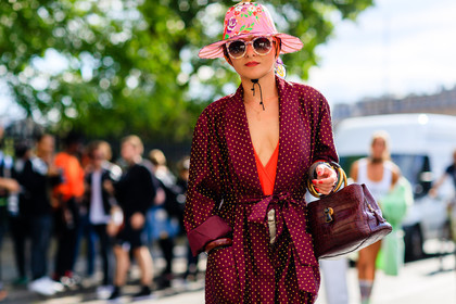 atmosphere details, bordeaux, burgundy, catherine baba, detail, fashion week, floral, flower, frenchystyle, FW, horizontal, jonathan paciullo, leather bag, PARIS, PFW, pink hat, printed jacket, red bag, red jacket, robe, SPRING SUMMER 2017, SS 17, street style, sunglasses