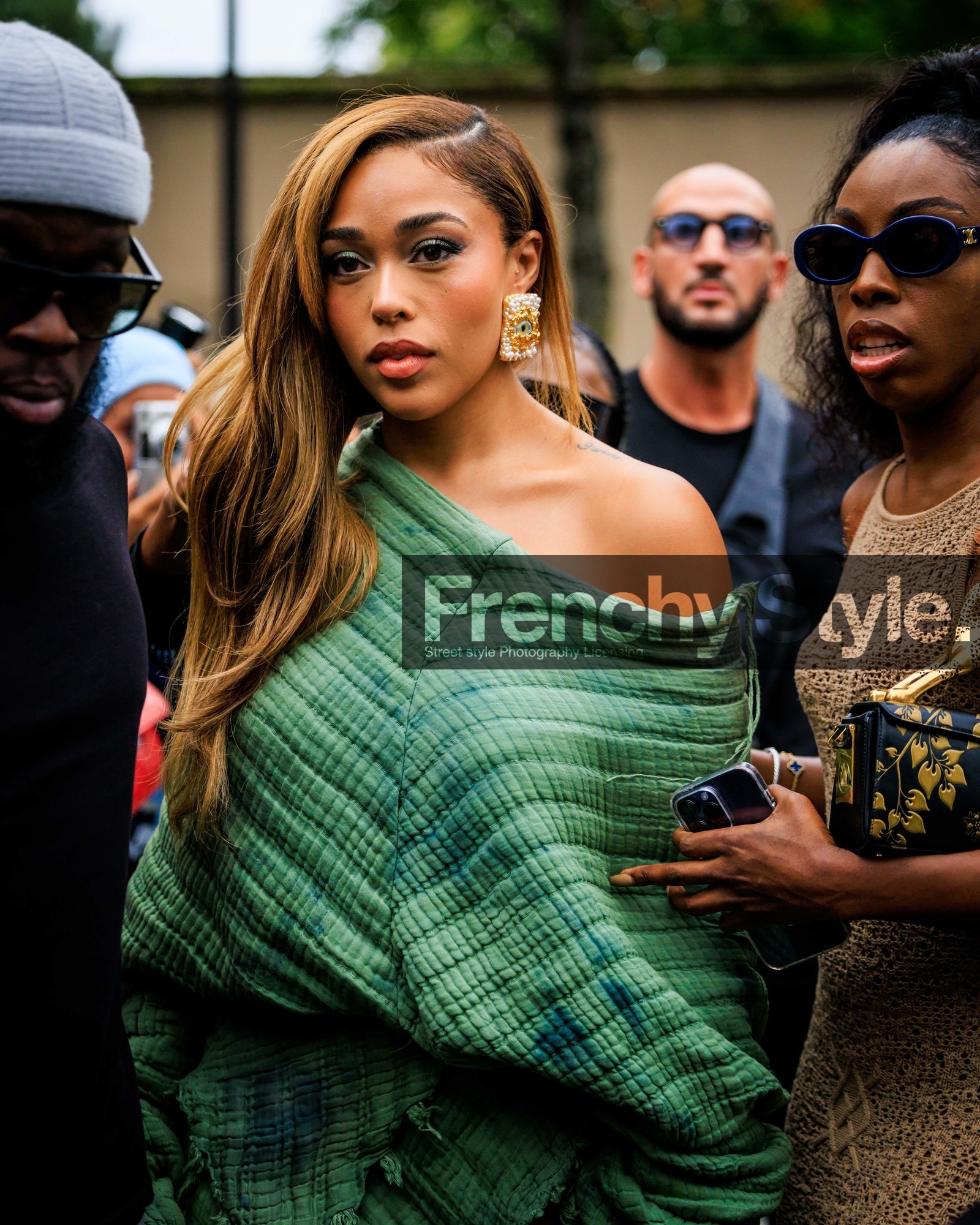 fashion week, frenchystyle, FW, jonathan paciullo, street style, PARIS, PFW, SPRING SUMMER 2024, SS 24, vertical, atmosphere details, detail