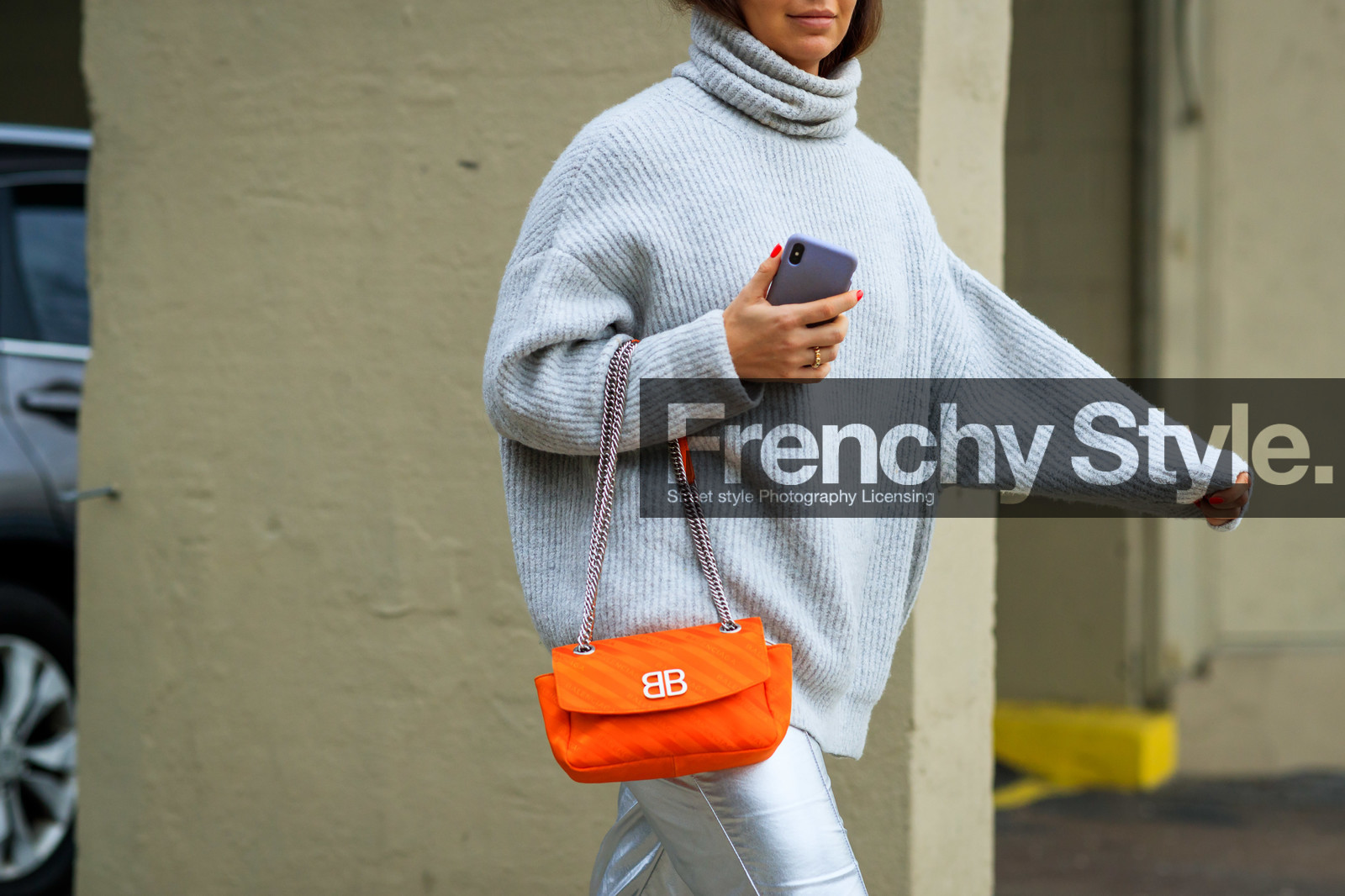 balenciaga, grey sweater, leather bag, orange bag, trousers, turtleneck sweater, street style, jonathan paciullo, frenchystyle, NYFW, NEW YORK, AUTUMN WINTER 2019-2020, AW 19-20, FALL WINTER 2019-2020, FW 19-20, FW, fashion week, atmosphere details, horizontal, detail