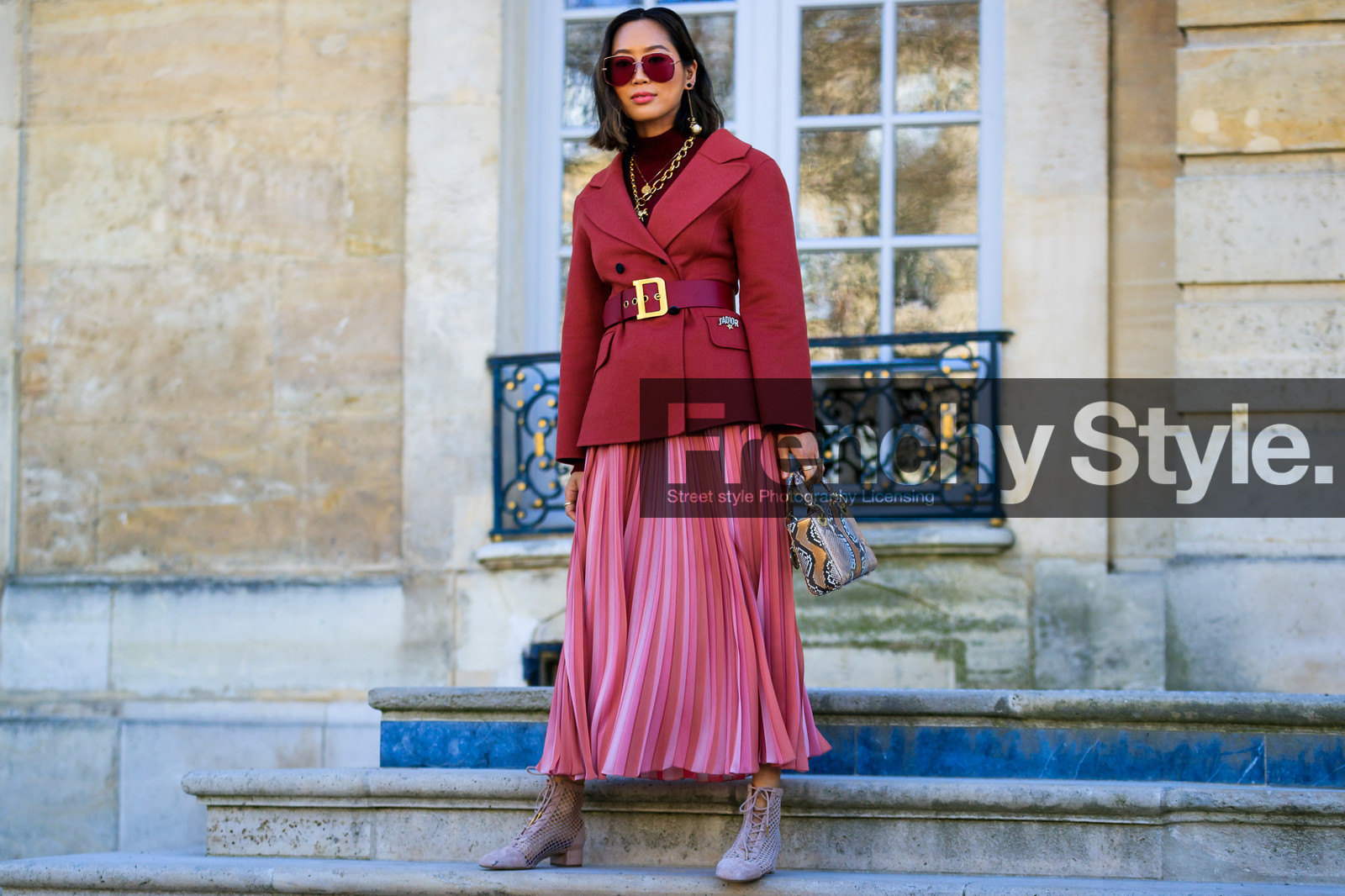 aimee song, animal print, blazer, brown bag, christian dior, graphic bag, leather bag, leather shoes, necklace, pink shoes, pink skirt, pleated skirt, printed bag, red belt, red jacket, snake print, sunglasses, fashion week, frenchystyle, FW, jonathan paciullo, street style, PFW, PARIS, AUTUMN WINTER 2019-2020, AW 19-20, FALL WINTER 2019-2020, FW 19-20, horizontal, atmosphere details, full length