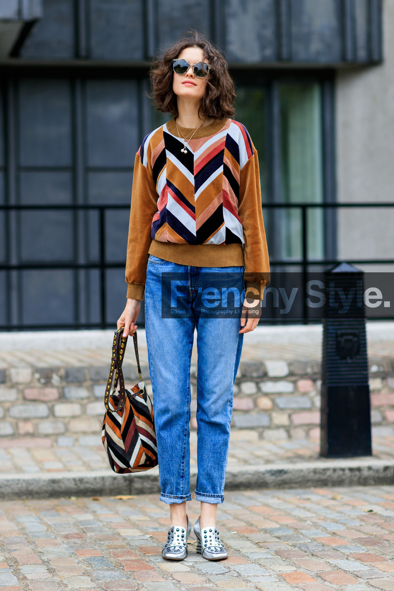 blue denim, brown bag, brown sweater, camel bag, camel sweater, denim pants, fashion week, frenchystyle, full length, FW, geometric, graphic bag, graphic sweater, jeans, jonathan paciullo, leather bag, leather shoes, LFW, LONDON, printed bag, shiny shoes, silver shoes, SPRING SUMMER 2017, SS 17, street style, striped bag, striped sweater, stripes, suede bag, suede sweater, sunglasses, trousers, vertical, woman