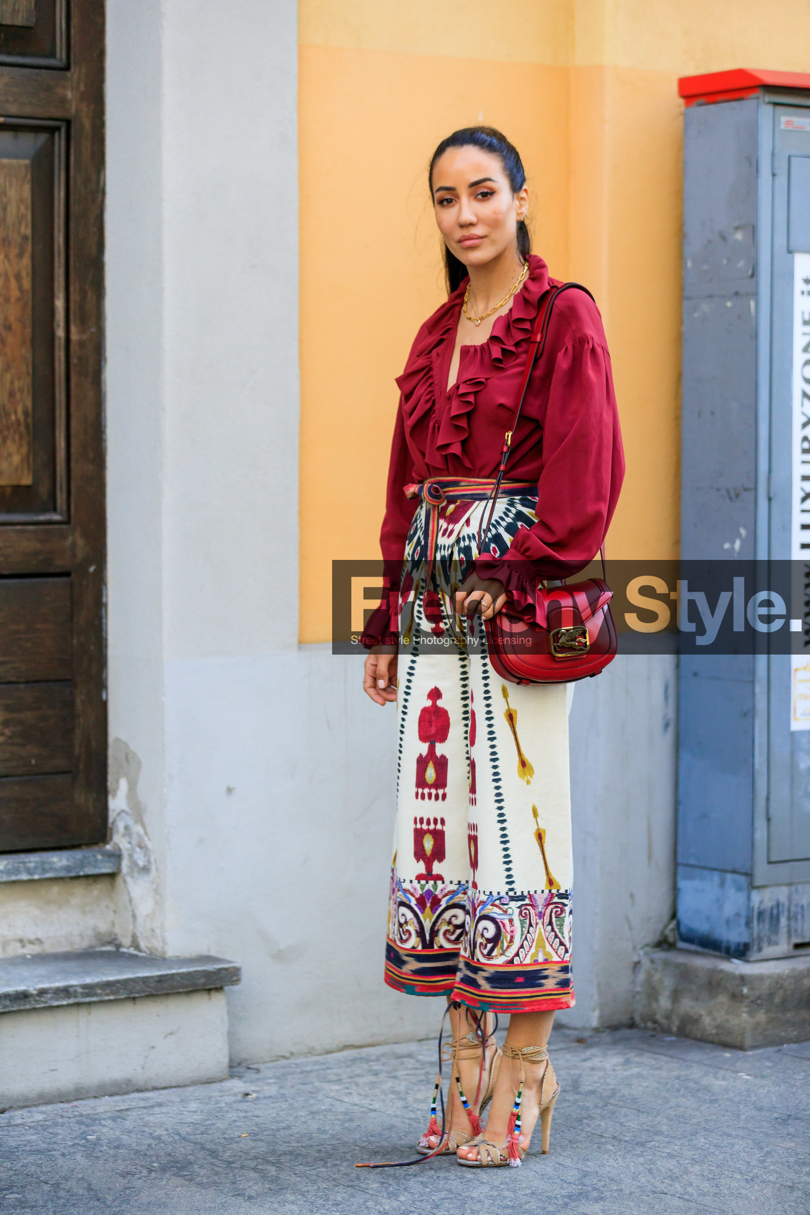 tamara kalinic, etro shoes, red shirt, ruffle shirt, red leather bag, white pants, cropped pants, printed pants, belted pants, ethnic printed pants, golden necklace, big chain necklace, low necked shirt, etro bag, etro pants, etro look, beige suede sandals, open toe shoes, high heels sandals, multi straps sandals, fashion week, frenchystyle, FW, jonathan paciullo, street style, MFW, MILAN, AUTUMN WINTER 2020-2021, FALL WINTER 2020-2021, FW 20-21, vertical, full length