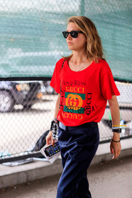atmosphere details, detail, fashion week, frenchystyle, FW, gucci, jessica minkoff, jonathan paciullo, navy pants, NEW YORK, NYFW, printed t shirt, red t shirt, SPRING SUMMER 2018, SS 18, street style, sunglasses, trousers, vertical