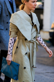 beige coat, blue bag, leather bag, marine serre, necklace, fashion week, frenchystyle, FW, jonathan paciullo, street style, PFW, PARIS, AUTUMN WINTER 2019-2020, AW 19-20, FALL WINTER 2019-2020, FW 19-20, vertical, atmosphere details, detail