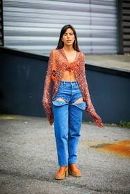 fishnet top, orange top, orange bra, sparkling top, orange handbag, cutout jeans, orange boots, platform boots, coperni, nina urgell cloquell, street style, jonathan paciullo, FW, frenchystyle, fashion week, AUTUMN WINTER 2022-2023, FALL WINTER 2022_2023, FW 22-23, PFW, PARIS, full length, vertical