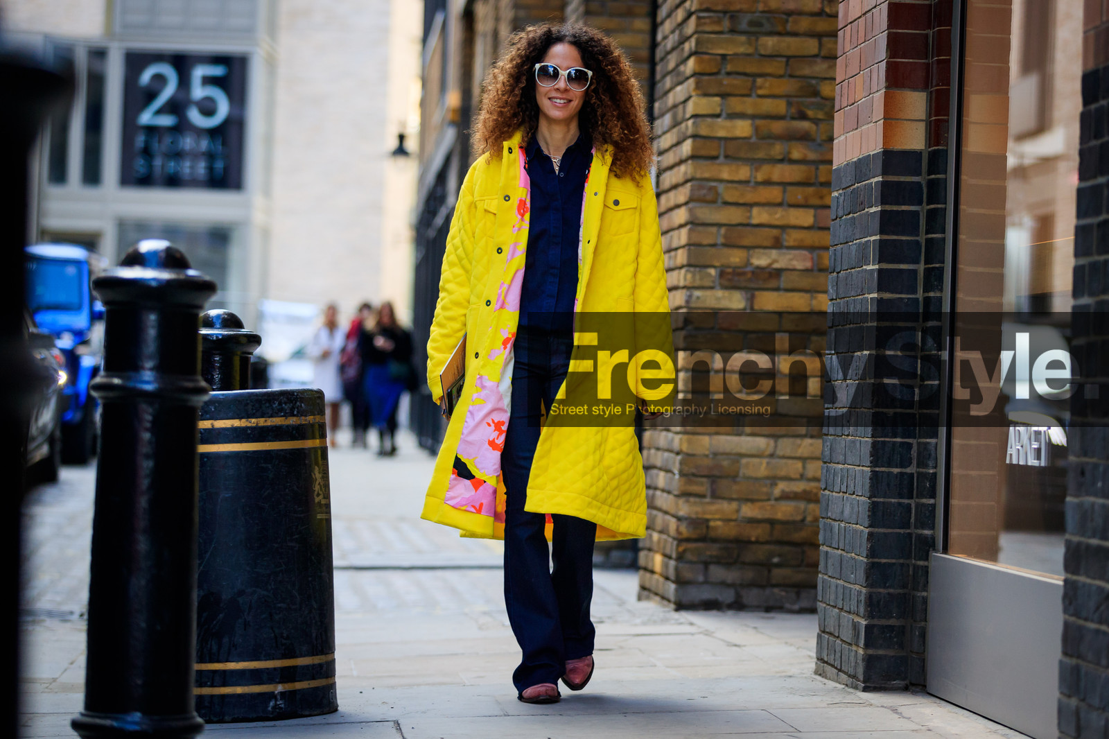 blue denim, denim pants, denim shirt, high heels, jeans, leather shoes, pink shoes, sunglasses, trousers, yellow coat, street style, jonathan paciullo, FW, frenchystyle, fashion week, LFW, LONDON, AUTUMN WINTER 2018-2019, AW 18-19, FALL WINTER 2018-2019, FW 18-19, horizontal, atmosphere details, detail