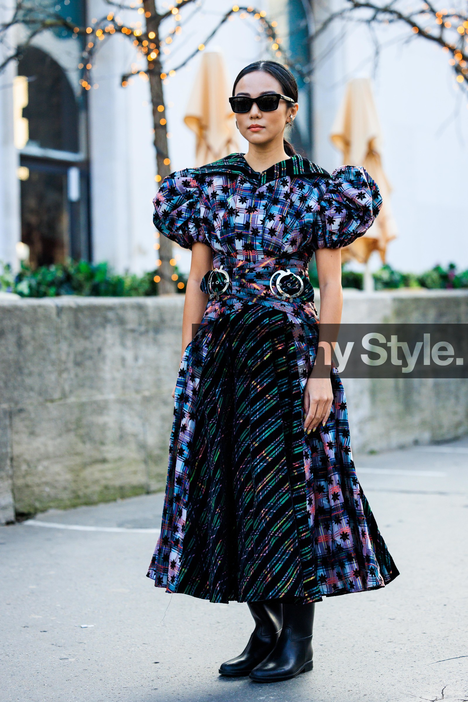 black sunglasses, multicolor dress, multiprint dress, star dress, purple dress, plaid dress, pleated dress, puffed sleeves dress, black boots, yoyo cao, street style, jonathan paciullo, FW, frenchystyle, fashion week, AUTUMN WINTER 2022-2023, FALL WINTER 2022_2023, FW 22-23, PARIS, PFW, full length, vertical