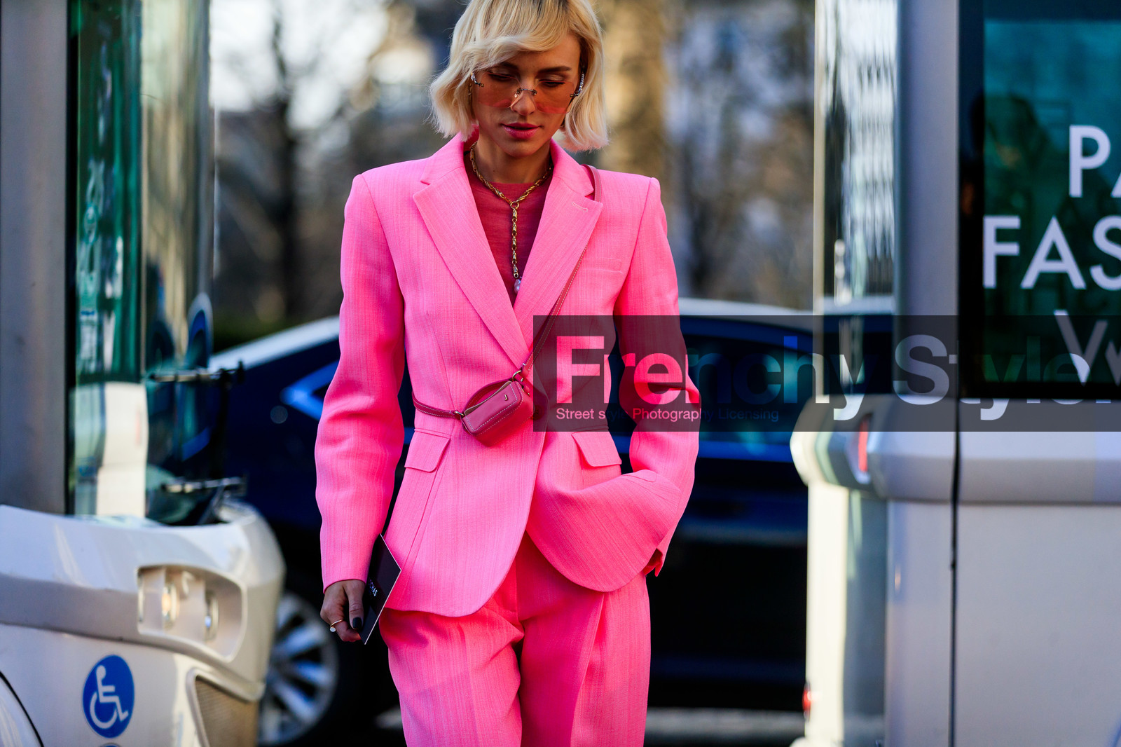 viktoria rader, pink sunglasses, pink leather bag, pink jacket, pink pants, pink pullover, crossbody bag, mini bag, jacquemus bag, golden necklace, long necklace, metalic frame sunglasses, fashion week, frenchystyle, FW, jonathan paciullo, street style, PFW, PARIS, AUTUMN WINTER 2020-2021, FALL WINTER 2020-2021, FW 20-21, horizontal, detail, atmosphere details
