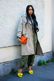 orange handbag, leather handbag, pocket trench coat, grey trench, classic trench coat, green pants, long black hair, bottega veneta sandals, bow sandals, freen fluo sandals, street style, jonathan paciullo, FW, frenchystyle, fashion week, MFW, MILAN, FALL WINTER 2022_2023, AUTUMN WINTER 2022-2023, FW 22-23, vertical, full length