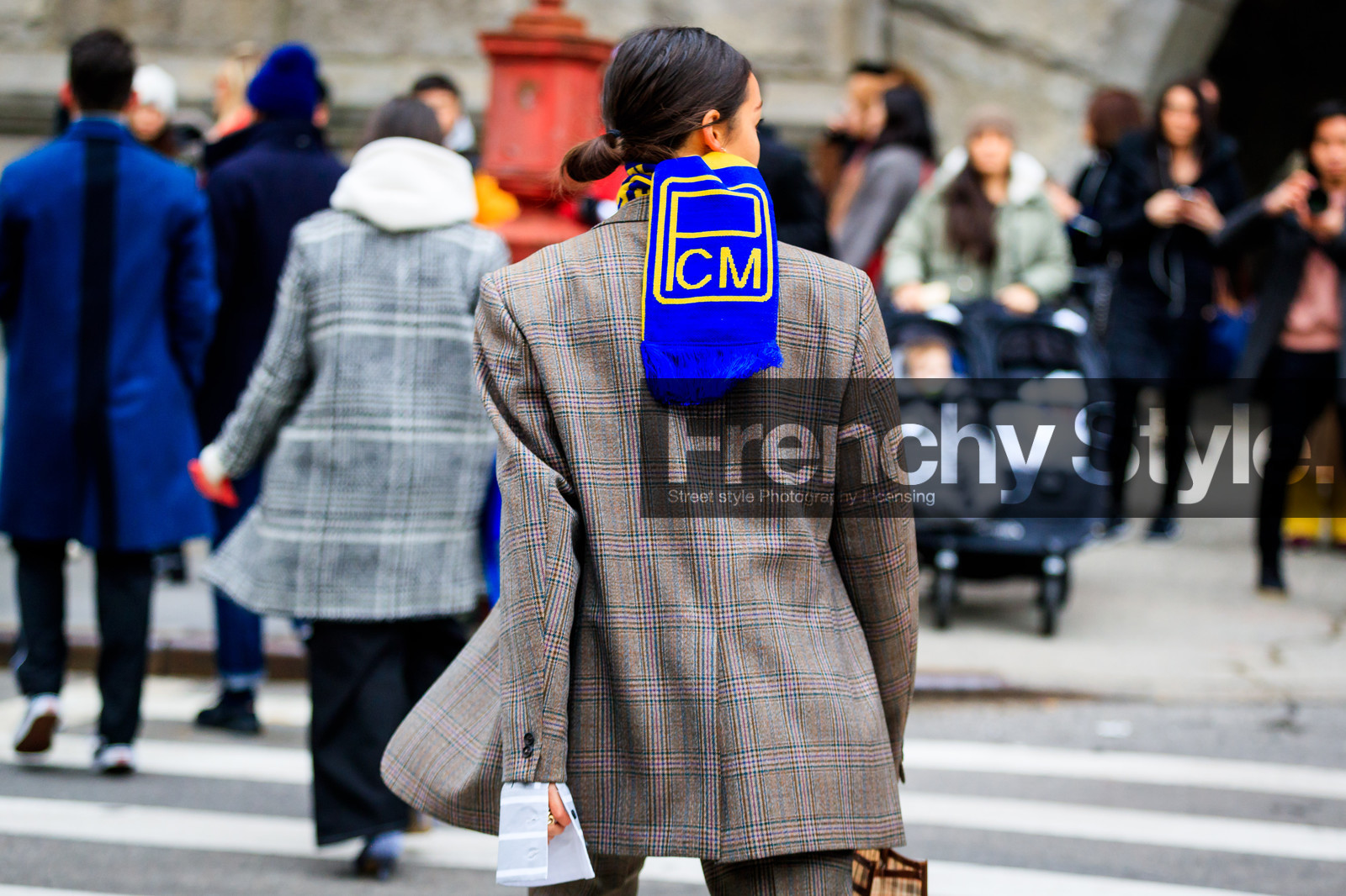 blazer, blue, blue scarf, brown jacket, checked, checked jacket, graphic jacket, plaid, printed jacket, printed scarf, tartan, yellow, street style, jonathan paciullo, FW, frenchystyle, fashion week, NYFW, NEW YORK, AUTUMN WINTER 2018-2019, AW 18-19, FALL WINTER 2018-2019, FW 18-19, atmosphere details, horizontal, detail