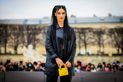 mini dior bag, mini lady dior, dior, black jacket, leather jacket, 90s hair, flared pants, leather pants, green eyeshadow, fiona zanetti, fashion week, frenchystyle, FW, jonathan paciullo, street style, AUTUMN WINTER 2022-2023, FALL WINTER 2022_2023, FW 22-23, PFW, PARIS, horizontal, atmosphere details, detail