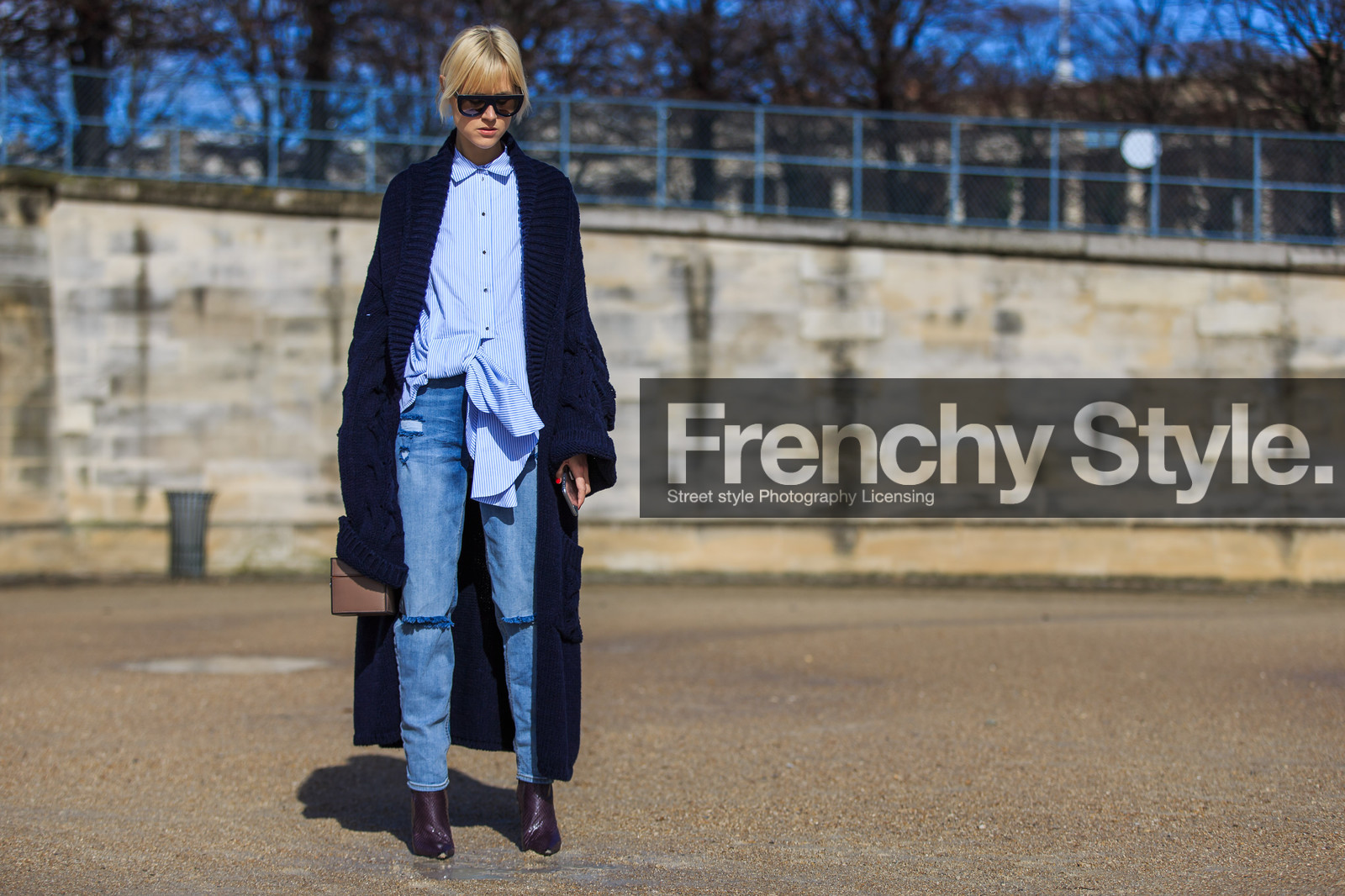 atmosphere details, AUTUMN WINTER 2016-2017, AW 16-17, blue cardigan, blue denim, blue shirt, brown bag, denim pants, FALL WINTER 2016-2017, fashion week, frenchystyle, full length, FW, FW 16-17, graphic shirt, high heels, horizontal, jeans, jonathan paciullo, leather bag, leather boots, linda tol, navy sweater, oversize, PARIS, PFW, purple boots, street style, striped shirt, sunglasses, tied up shirt, trousers