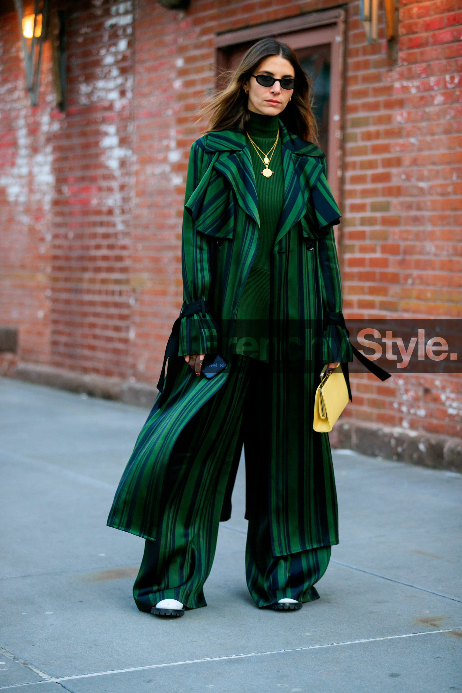 graphic jacket, graphic pants, green coat, green pants, green sweater, jen wonders, leather bag, necklace, printed jacket, printed pants, striped coat, striped pants, sunglasses, tone on tone, total look green, trousers, turtleneck sweater, yellow bag, street style, jonathan paciullo, frenchystyle, NYFW, NEW YORK, AUTUMN WINTER 2019-2020, AW 19-20, FALL WINTER 2019-2020, FW 19-20, fashion week, FW, vertical, full length