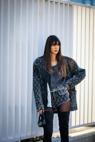 full denim look, grey look, washed grey jacket, washed grey short, rhombuses shorts, rhombuses jacket, highknee boots, black boots, mini diesel bag, black handbag, mini black handbag, fashion week, frenchystyle, FW, jonathan paciullo, street style, MFW, MILAN, AUTUMN WINTER 2022-2023, FALL WINTER 2022_2023, FW 22-23, vertical, atmosphere details