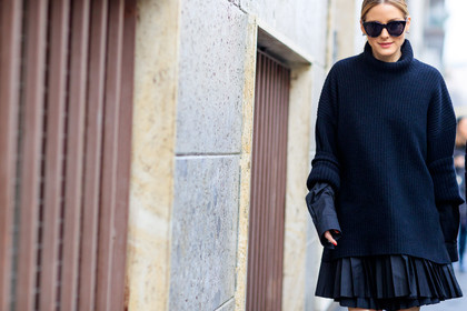 atmosphere details, AUTUMN WINTER 2017-2018, AW 17-18, black dress, black shirt, black sweater, detail, FALL WINTER 2017-2018, fashion week, frenchystyle, FW, FW 17-18, horizontal, jonathan paciullo, MFW, MILAN, olivia palermo, pleats, shirt dress, street style, sunglasses, tone on tone, total look black