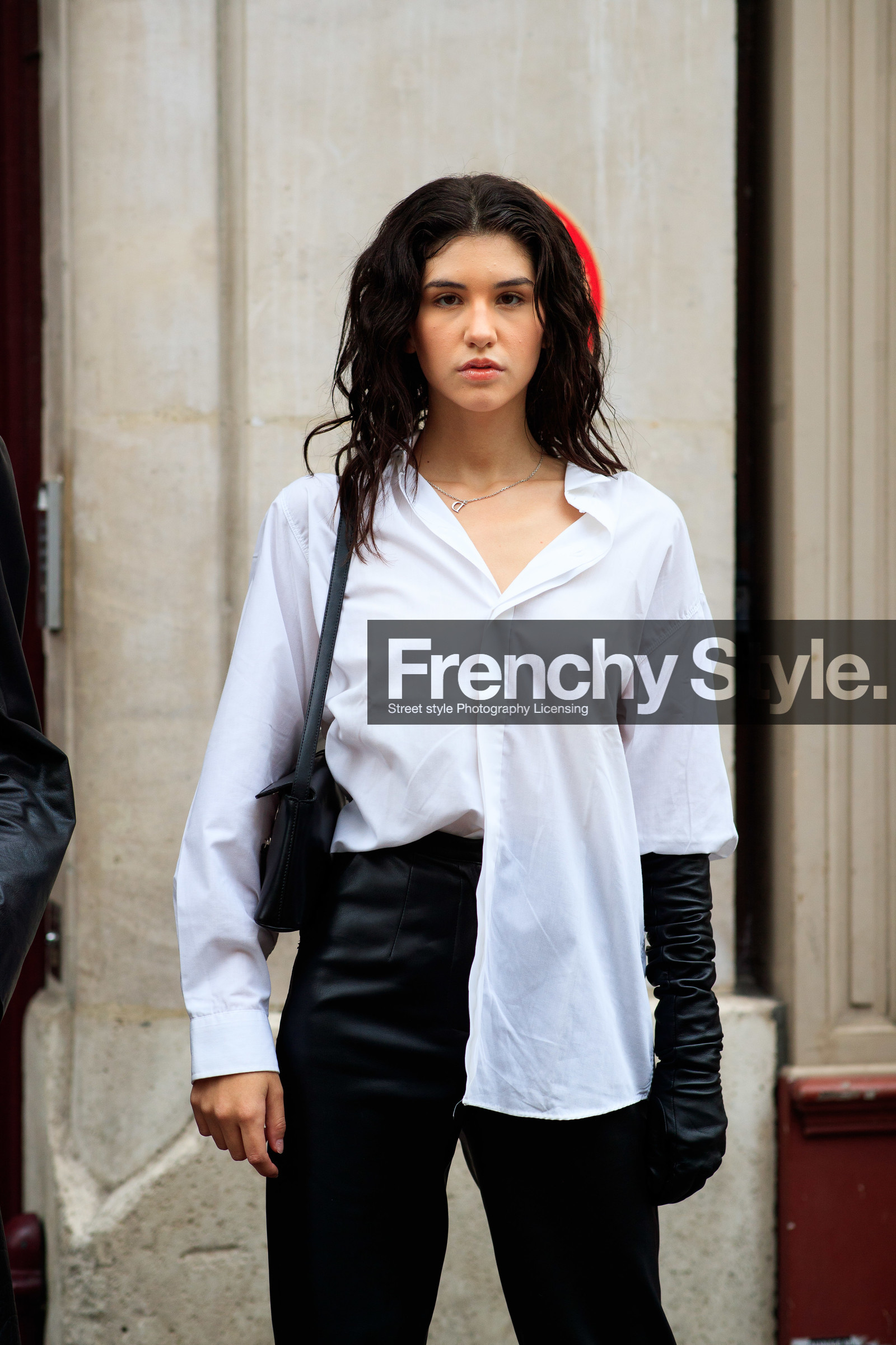 black leather pants, black leather gloves, black leather boots, white shirt, short sleeves shirt, black leather sneakers, fashion week, frenchystyle, FW, jonathan paciullo, street style, PFW, PARIS, SPRING SUMMER 2021, SS 21, vertical, atmosphere details, detail