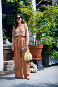 beige pants, beige sweater, eleonora carisi, fashion week, frenchystyle, full length, FW, jonathan paciullo, leather bag, NEW YORK, NYFW, SPRING SUMMER 2018, SS 18, street style, sunglasses, tone on tone, total look beige, trousers, vertical, wide pants, yellow bag