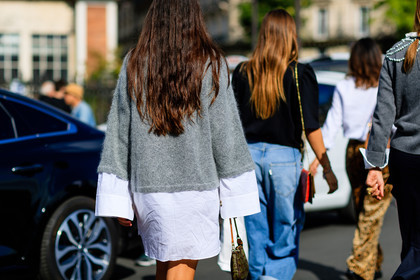 atmosphere details, back detail, detail, fashion week, frenchystyle, FW, grey sweater, horizontal, jonathan paciullo, oversize, PARIS, PFW, SPRING SUMMER 2017, SS 17, street style, white shirt