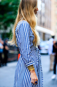 atmosphere details, blue dress, bracelet, detail, fashion week, frenchystyle, FW, golden jewelry, graphic dress, jennifer neyt, jonathan paciullo, NEW YORK, NYFW, printed dress, SPRING SUMMER 2018, SS 18, street style, striped dress, vertical