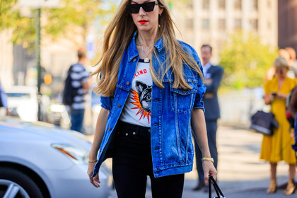 atmosphere details, black denim, blue denim, denim jacket, denim pants, detail, fashion week, frenchystyle, FW, horizontal, jeans, joanna hillman, jonathan paciullo, NEW YORK, NYFW, printed t shirt, SPRING SUMMER 2018, SS 18, street style, sunglasses, trousers, white t shirt