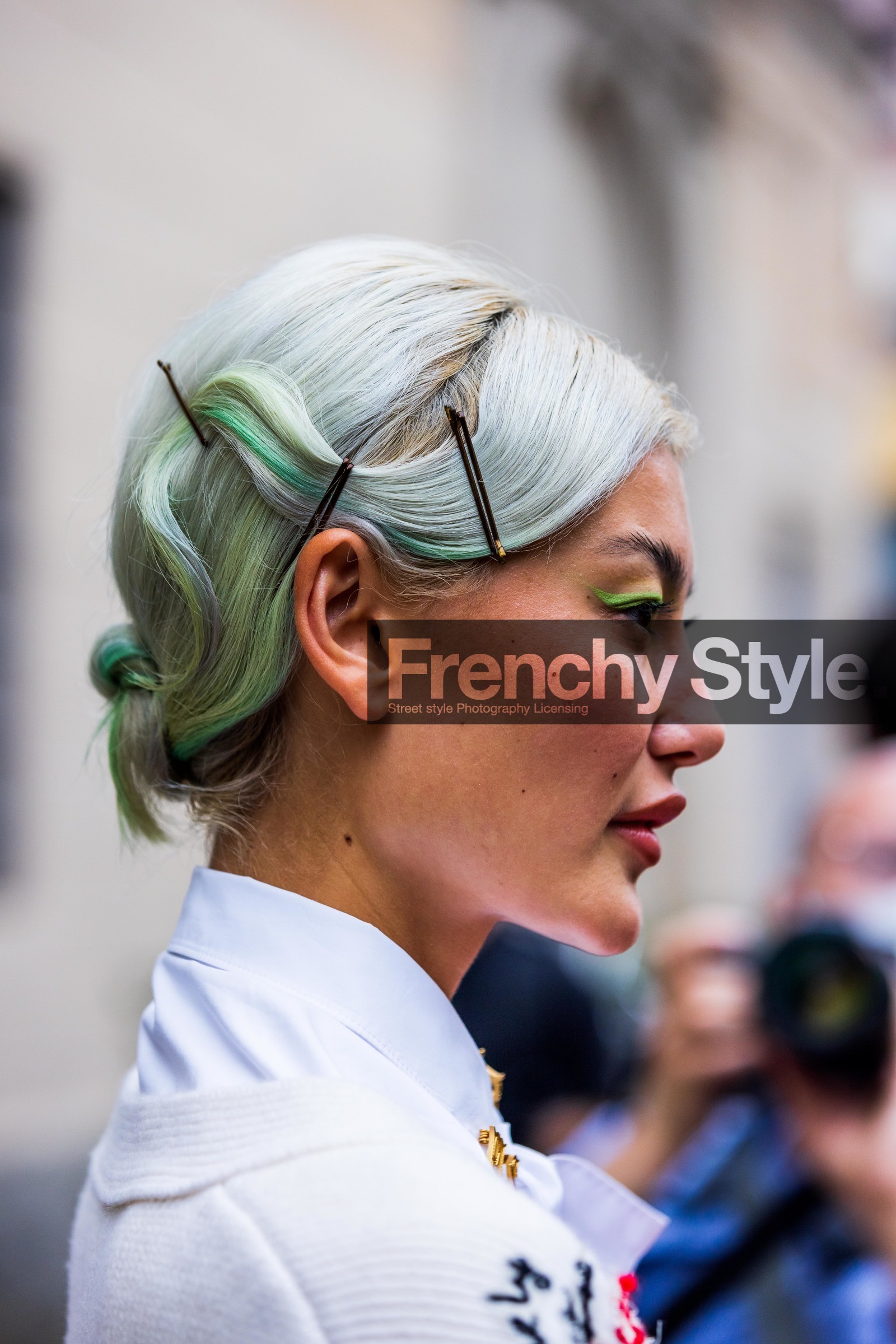 Amalie Gassmann, bun, detail, fluo green, fluo green eyeliner, green eyeliner, green hair, hairstyle, makeup, pins, fashion week, frenchystyle, FW, jonathan paciullo, street style, SPRING SUMMER 2022, SS 22, MFW, MILAN, vertical, atmosphere details