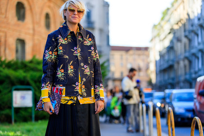 atmosphere details, black jacket, black sandals, black shoes, black skirt, detail, elisa nalin, fashion week, floral, flowers, frenchystyle, FW, graphic jacket, graphic shirt, horizontal, jonathan paciullo, leather bag, MFW, MILAN, pleated skirt, printed jacket, printed shirt, SPRING SUMMER 2018, SS 18, street style, sunglasses, yellow shirt