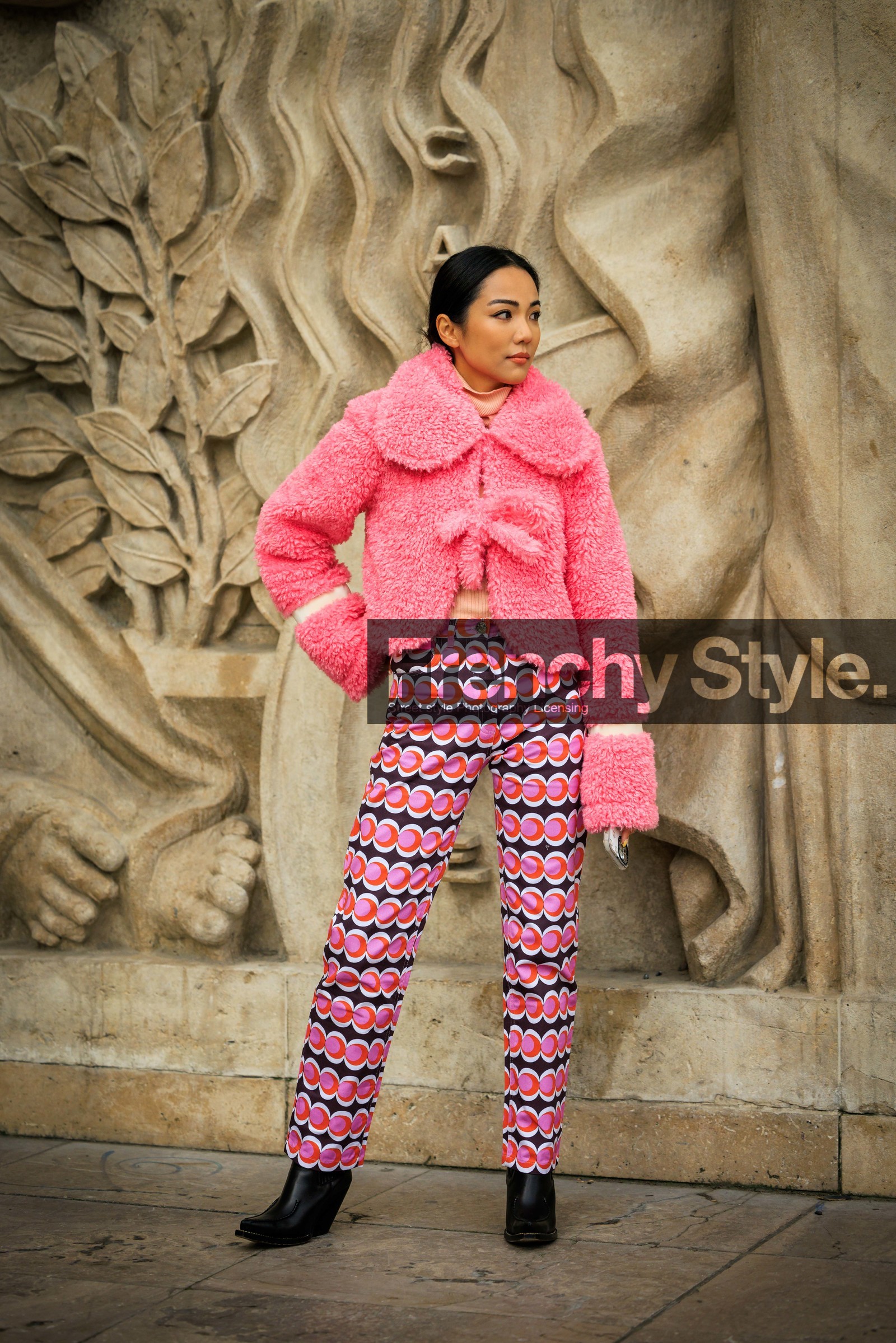furry coat, cropped coat, fluffy coat, pink coat, printed pants, pink pants, motif pants, black boots, multicolor look, yoyo cao, fashion week, frenchystyle, FW, jonathan paciullo, street style, AUTUMN WINTER 2022-2023, FALL WINTER 2022_2023, FW 22-23, PFW, PARIS, vertical, full length