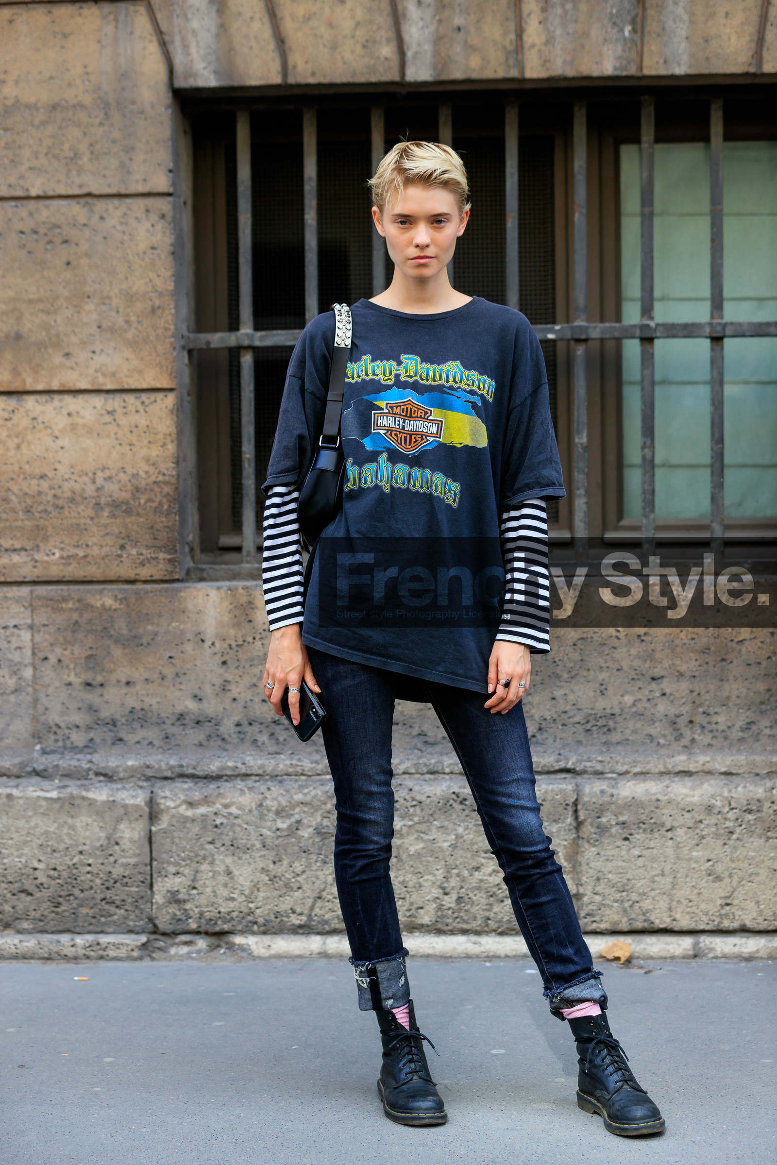 model, black t-shirt, black leather boots, black bag, printed t-shirt, letter printed t-shirt, punk style, long sleeves t-shirt, striped t-shirt, white t-shirt, blue jeans, studs strap bag, shoulder bag, doc marteens shoes, flat boots, laced boots, tight jeans, PARIS, PFW, SPRING SUMMER 2020, SS 20, fashion week, frenchystyle, FW, jonathan paciullo, street style, vertical, full length