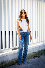 black sunglasses, cut out tshirt, white tshirt, jeans, denim boots, printed belt, mini diesel bag, printed diesel bag, mini blue bag, silver watch, tamara kalinic, fashion week, frenchystyle, FW, jonathan paciullo, street style, MFW, MILAN, FALL WINTER 2022_2023, AUTUMN WINTER 2022-2023, FW 22-23, vertical, full length