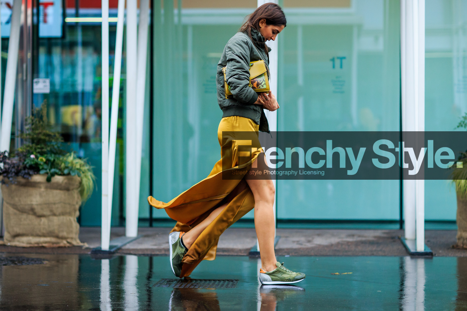 atmosphere details, AUTUMN WINTER 2016-2017, AW 16-17, bomber jacket, FALL WINTER 2016-2017, fashion week, frenchystyle, full length, FW, FW 16-17, green shoes, horizontal, jonathan paciullo, kaki jacket, kaki sneakers, LFW, LONDON, long dress, long hair, MENSWEAR, Sara Nicole Rossetto, street style, yellow dress