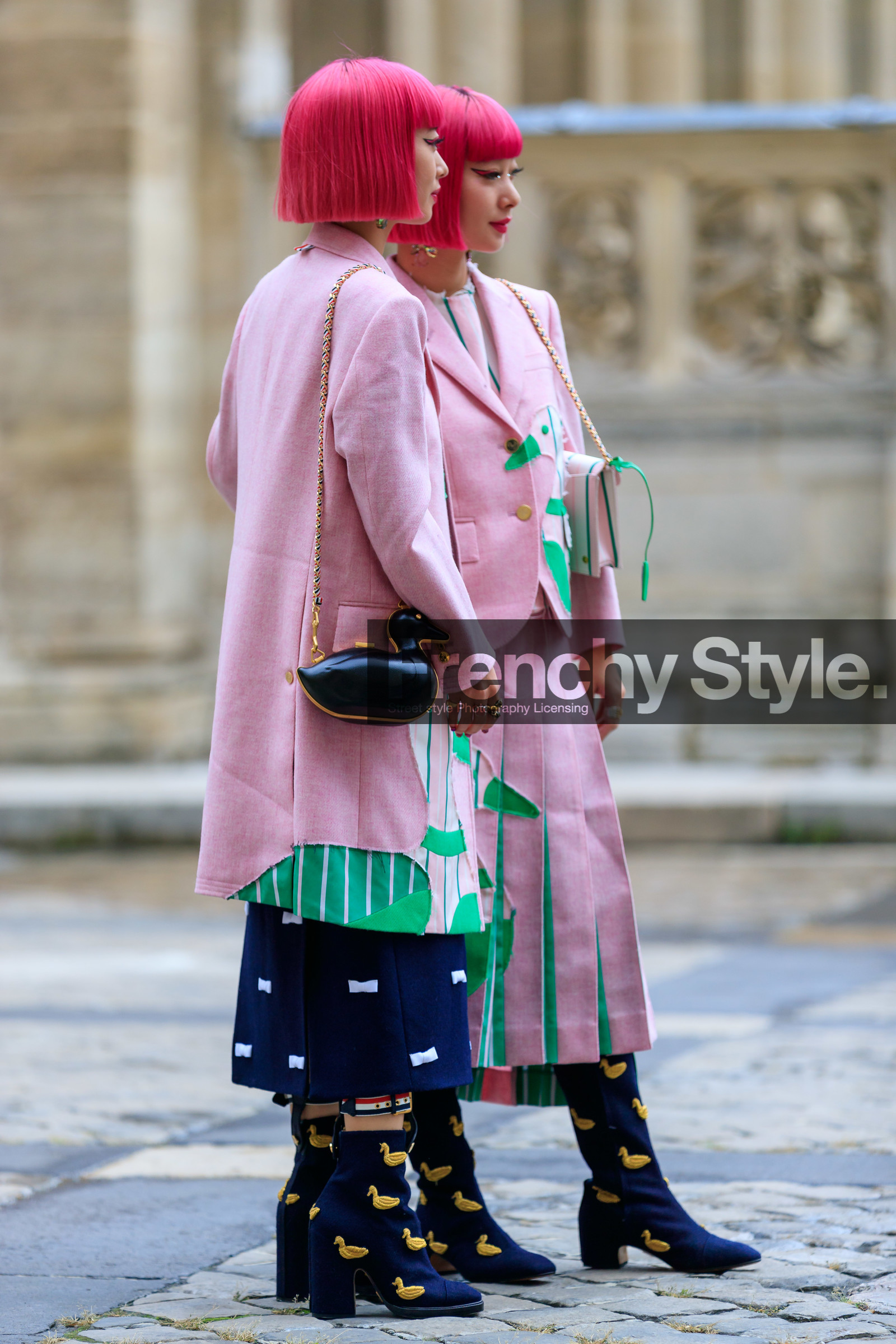 Ami and Aya Suzuki, light pink coat, light pink jacket, light pink skirt, embroidered jacket, embroidered coat, embroidered skirt, embroidered boots, green jacket, green coat, green skirt, striped coat, striped jacket, striped skirt, animal print jacket, animal print coat, animal printed boots, animal printed skirt, pleated skirt, navy blue skirt, navy blue boots, golden boots, high heels boots, low boots, black leather bag, golden chain strap bag, shoulder bag, animal shape bag, pink hair, dyed hair, make up, make up details, pink eyeliner, pink eyeshadows, thom browne look, thom browne jacket, thom browne coat, thom browne skirt, thom browne boots, thom browne bag, fashion week, frenchystyle, FW, jonathan paciullo, street style, PFW, PARIS, SPRING SUMMER 2020, SS 20, horizontal, full length