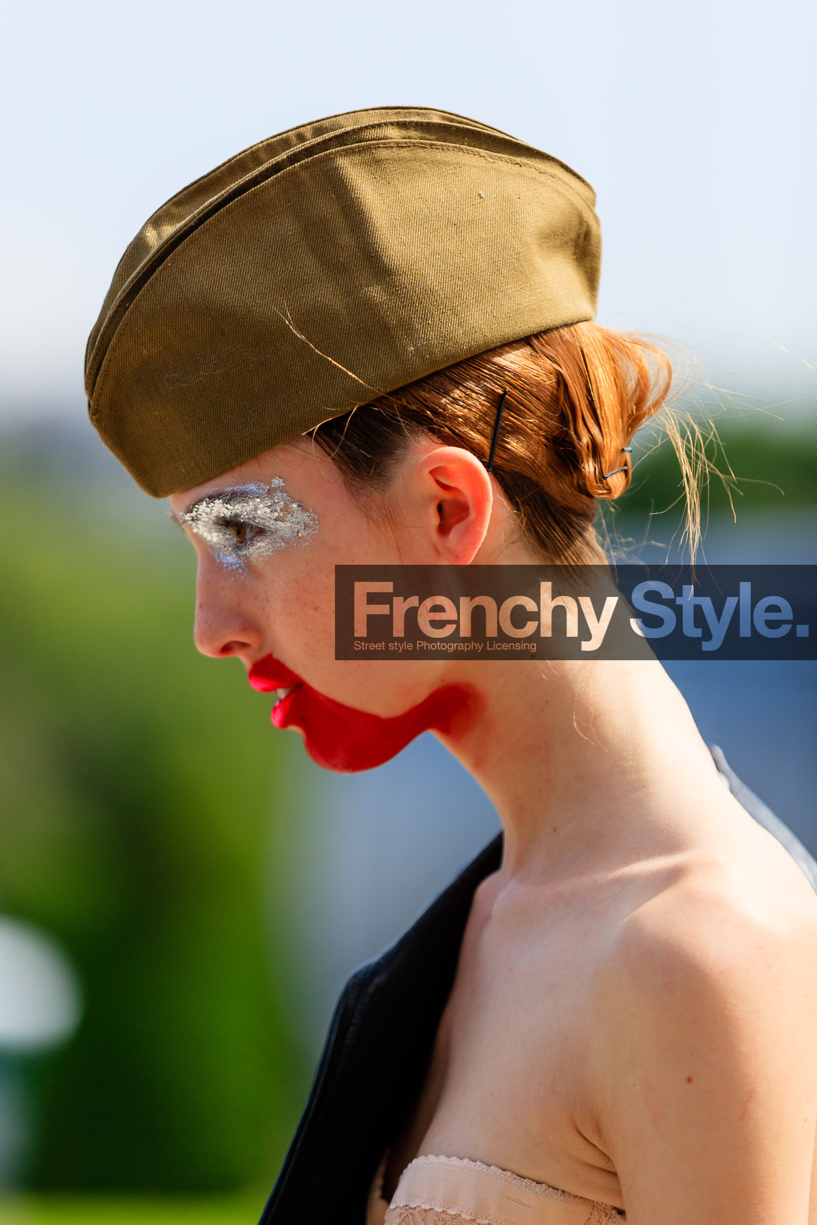 AUTUMN WINTER 2016-2017, AW 16-17, brown cap, brown hat, detail, eyeshadow, face painting, FALL WINTER 2016-2017, fashion week, frenchystyle, FW, FW 16-17, HAUTE COUTURE, jonathan paciullo, MENSWEAR, military, model, PARIS, PFW, portrait, red lips, stains, street style, teddy quinlivan, vertical