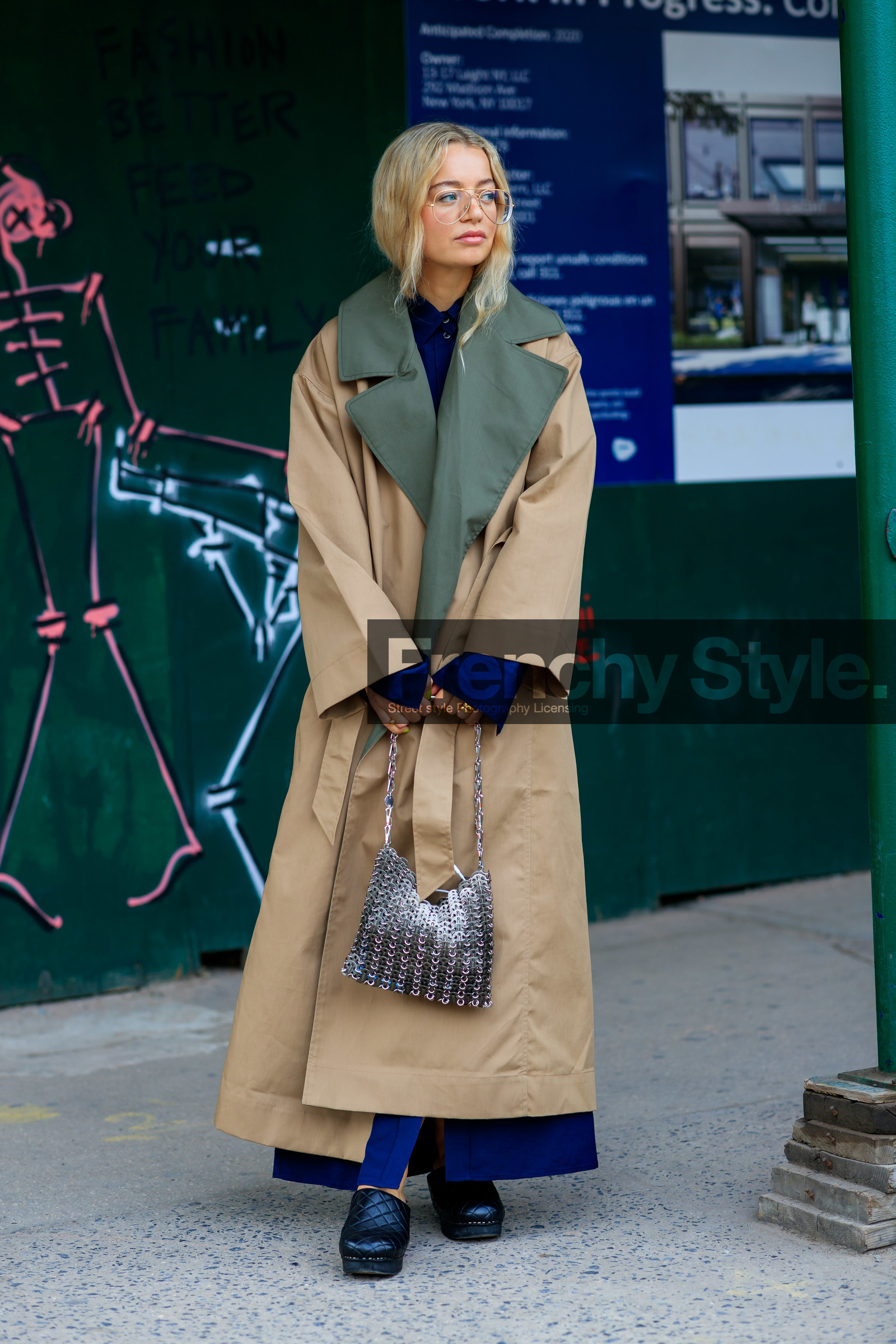beige coat, black shoes, leather bag, leather shoes, metallic bag, paco rabanne, silver bag, trench coat, street style, jonathan paciullo, FW, frenchystyle, fashion week, NEW YORK, NYFW, SPRING SUMMER 2020, SS 20, vertical, full length