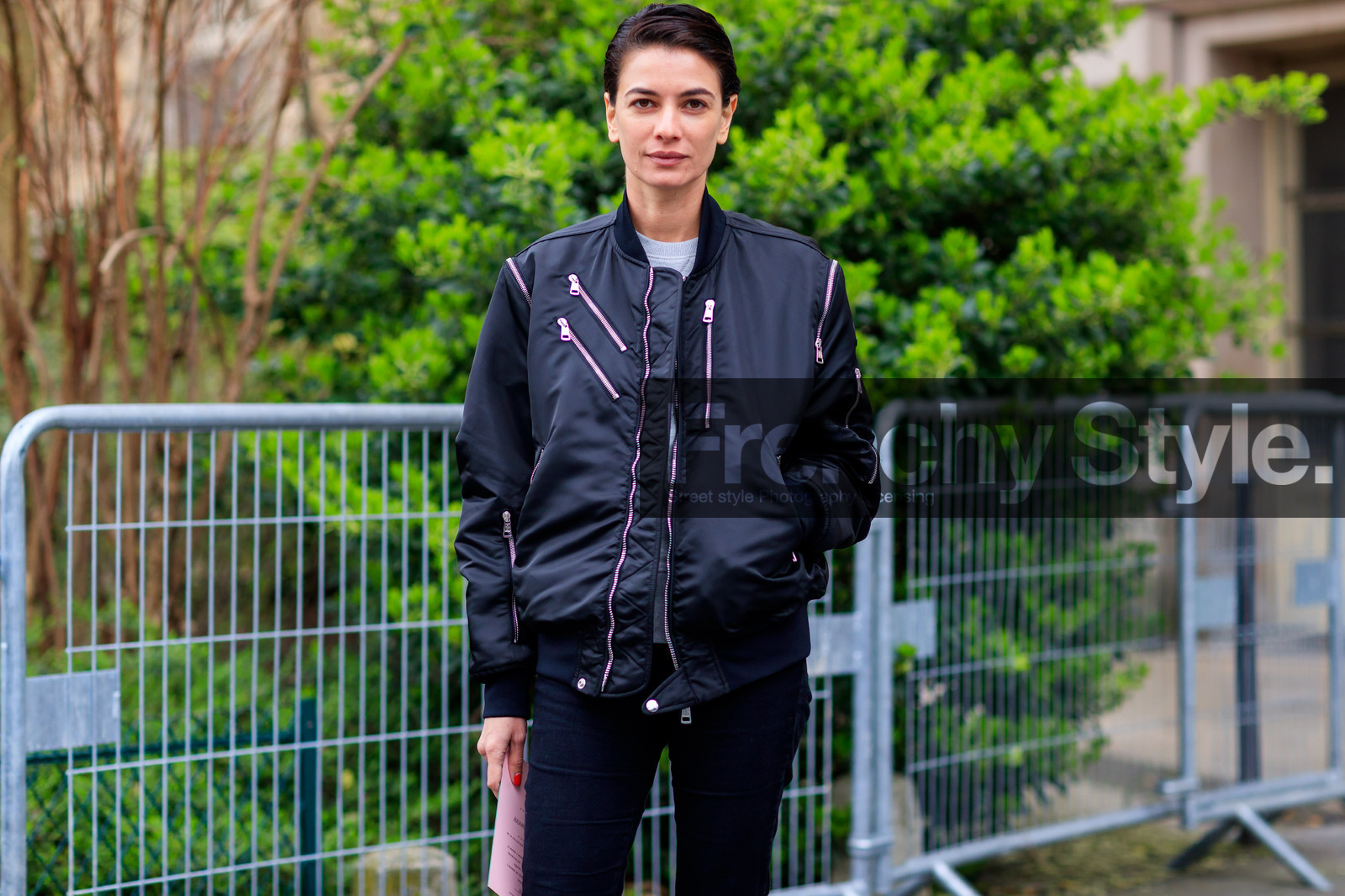atmosphere details, AUTUMN WINTER 2017-2018, AW 17-18, black denim, black jacket, bomber jacket, denim pants, detail, FALL WINTER 2017-2018, fashion week, frenchystyle, FW, FW 17-18, horizontal, jeans, jonathan paciullo, leila yavari, PARIS, PFW, street style, tone on tone, total look black, trousers