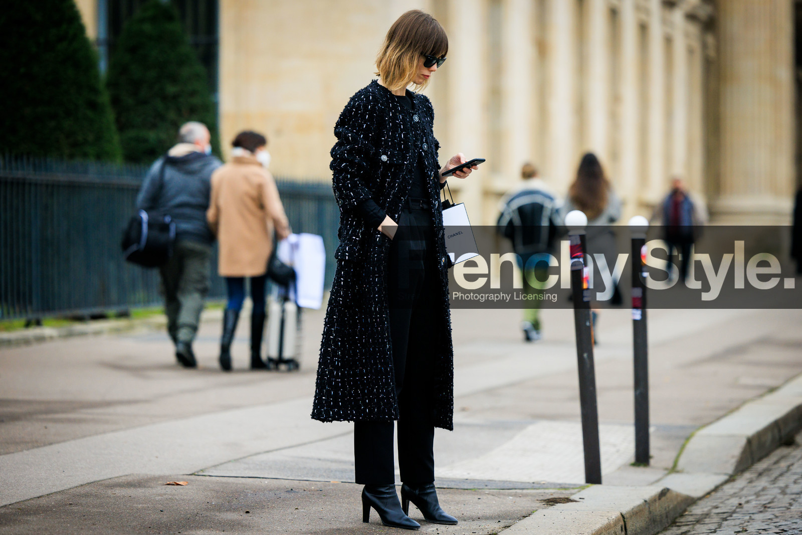 black sunglasses, black top, tweed set, chanel, black jacket, tweed jacket, tweed coat, full black look, black trousers, black shoes, black boots, haute couture, fashion week, frenchystyle, FW, jonathan paciullo, street style, PARIS, PFW, SPRING SUMMER 2022, SS 22, full length, anya ziourova