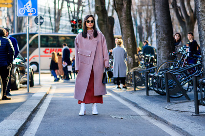 atmosphere details, AUTUMN WINTER 2017-2018, AW 17-18, FALL WINTER 2017-2018, fashion week, frenchystyle, full length, FW, FW 17-18, graphic bag, high heels, horizontal, jonathan paciullo, leather bag, leather shoes, MFW, MILAN, pink coat, pleated skirt, printed bag, red skirt, street style, striped bag, sunglasses, white boots, yellow bag