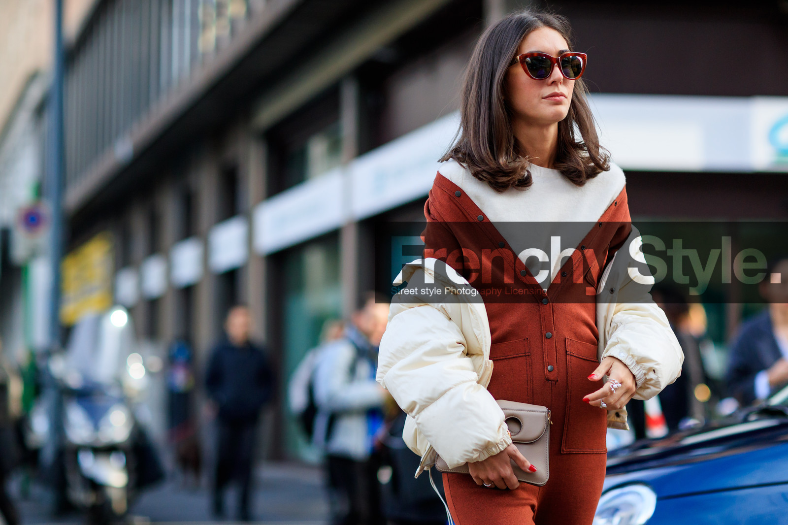 atmosphere details, AUTUMN WINTER 2017-2018, AW 17-18, beige bag, brown jumpsuit, detail, diletta bonaiuti, down jacket, FALL WINTER 2017-2018, fashion week, frenchystyle, FW, FW 17-18, horizontal, jonathan paciullo, jw anderson, leather bag, MFW, MILAN, off the shoulder, street style, sunglasses, trousers, white jacket, white knit