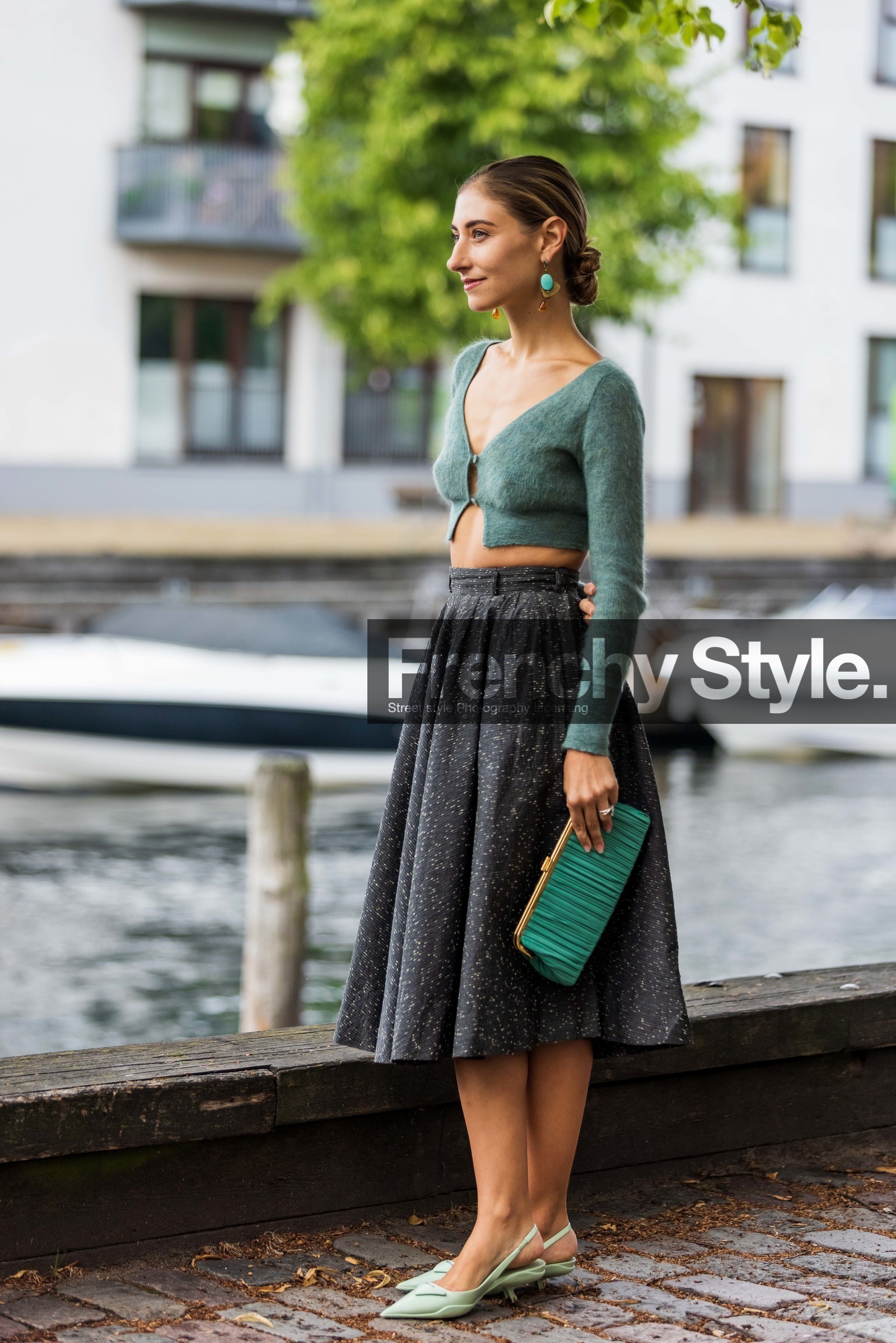 Jenny M Walton, green cardigan, green clutch, green earrings, stone earrings, dangling earrings, low necked cardigan, cropped cardigan, tweed skirt, green pumps, green shoes, light green shoes, ligght green pumps, prada shoes, sling back shoes, kitten heels pump, kitten heels shoes, mid long skirt, grey skirt, fashion week, frenchystyle, FW, jonathan paciullo, street style, SPRING SUMMER 2022, SS 22, COPENHAGEN, CPHFW, vertical, full length