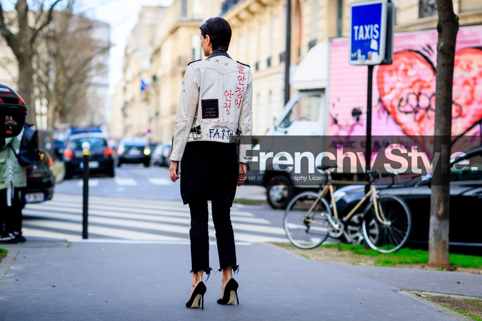 atmosphere details, AUTUMN WINTER 2017-2018, AW 17-18, black denim, black jacket, black perfecto, black shoes, denim pants, embroidered jacket, FALL WINTER 2017-2018, fashion week, frenchystyle, full length, FW, FW 17-18, high heels, horizontal, jeans, jonathan paciullo, leather jacket, leather perfecto, leather shoes, leila yavari, PARIS, PFW, printed jacket, street style, studs, trousers, white jacket