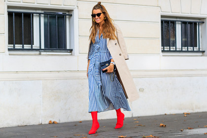 atmosphere details, beige coat, black bag, blue dress, chanel, detail, fashion week, frenchystyle, FW, graphic dress, high heels, horizontal, jonathan paciullo, leather bag, leather shoes, over the shoulder, PARIS, PFW, printed dress, red shoes, SPRING SUMMER 2018, SS 18, street style, striped dress, sunglasses, trench coat