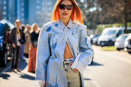 denim coat, light blue denim jacket, dark sunglasses, ginger hair, denim shorts, washed denim short, denim handbag, diesel bag, diesel hanbag, flared coat, big creole, details, close up, patricia manfield, fashion week, frenchystyle, FW, jonathan paciullo, street style, MFW, MILAN, FALL WINTER 2022_2023, AUTUMN WINTER 2022-2023, FW 22-23, horizontal, atmosphere details