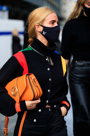 blanca miro scrimieri, black cardigan, black pullover, green pullover, green cardigan, red cardigan, red pullover, yellow pullover, yellow cardigan, multicolor cardigan, multicolor pullover, zipped cardigan, zipped pullover, orange leather bag, close up detail, louis vuitton bag, louis vuitton cardigan, louis vuitton pullover, covid face mask, louis vuitton, monogramme, PARIS, PFW, fashion week, frenchystyle, FW, jonathan paciullo, street style, SPRING SUMMER 2021, SS 21, vertical, atmosphere details, detail