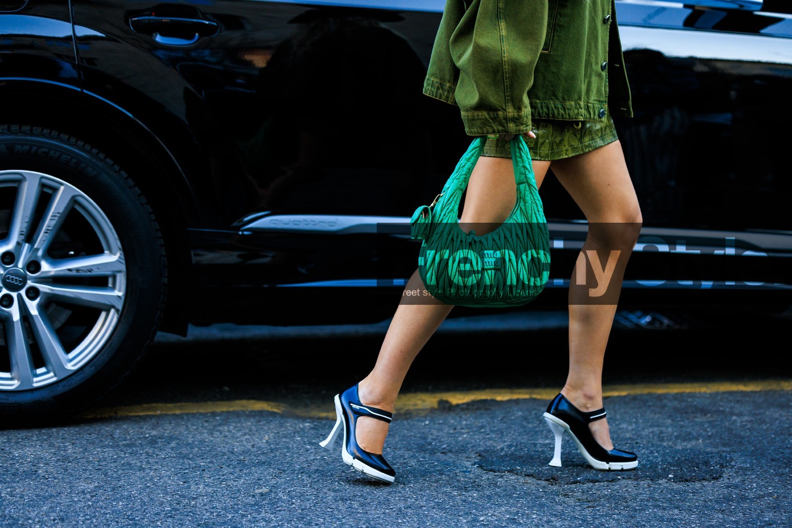 green jacket, denim jacket, mini skirt, green midi dress, printed skirt, animal print, snake skirt, miu miu handbag, pleated bag, details, close up, prada shoes, green ring, street style, jonathan paciullo, FW, frenchystyle, fashion week, MFW, MILAN, FALL WINTER 2022_2023, AUTUMN WINTER 2022-2023, FW 22-23, horizontal, atmosphere details